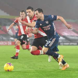 Arsenal's Cedric Breaks Past Southampton's Bednarek in Empty St. Mary's Stadium - Southampton vs Arsenal, Premier League 2021