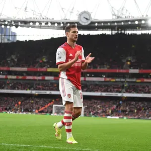 Arsenal's Cedric Soares in Action at Emirates Stadium during Arsenal vs. Brentford, Premier League 2021-22 Arsenal's Cedric Soares in Action at Emirates Stadium during Arsenal vs. Brentford, Premier League 2021-22
