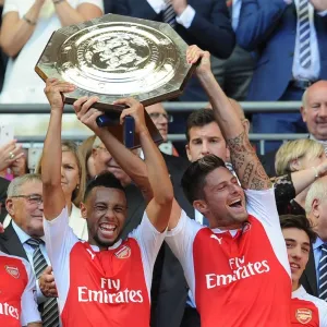 Arsenal's Coquelin and Giroud Lift the Community Shield Trophy Arsenal's Coquelin and Giroud Lift the Community Shield Trophy