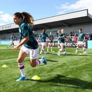 Arsenal's Danielle van de Donk Prepares for WSL Clash Against West Ham United