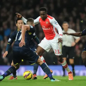 Arsenal's Danny Welbeck Faces Off Against Southampton's Toby Alderweireld and Victor Wanyama
