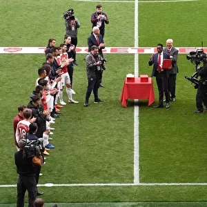 Arsenal's Danny Welbeck Honored with Guard of Honor after Last Home Game