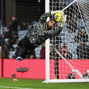Arsenal's David Raya Gears Up for Aston Villa Clash in Premier League (2023-24) Arsenal's David Raya Gears Up for Aston Villa Clash in Premier League (2023-24)