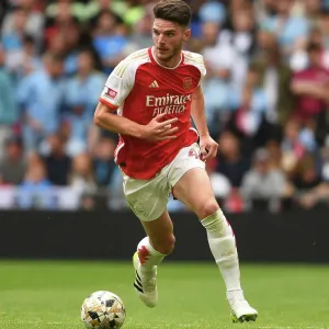 Arsenal's Declan Rice Goes Head-to-Head Against Manchester City in 2023-24 FA Community Shield Arsenal's Declan Rice Goes Head-to-Head Against Manchester City in 2023-24 FA Community Shield