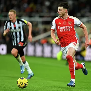Arsenal's Declan Rice Surges Forward in Newcastle United Clash (Newcastle United vs Arsenal, Premier League 2023-24)