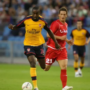 Arsenal's Djourou Shines in 2-0 Champions League Victory over FC Twente's Arnautovic Arsenal's Djourou Shines in 2-0 Champions League Victory over FC Twente's Arnautovic