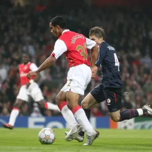 Arsenal's Dominant Display: Theo Walcott Scores Brace in 7-0 Champions League Thrashing of Slavia Prague Arsenal's Dominant Display: Theo Walcott Scores Brace in 7-0 Champions League Thrashing of Slavia Prague