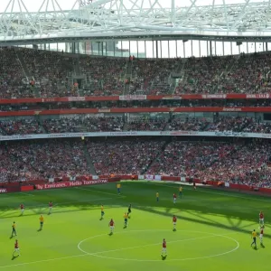 Arsenal's Dominant Performance: 6-1 Over Southampton at Emirages Stadium, Barclays Premier League