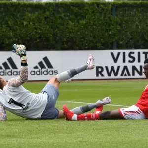 L'arsénal d'Eddie Nketia marque en match amical contre le town ipswich