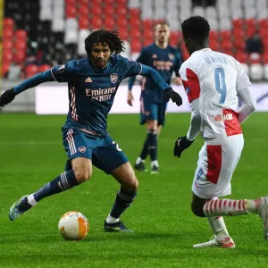 Arsenal's Elneny Clashes with Slavia Praha's Olayinka in UEFA Europa League Quarterfinal: Prague Showdown Amidst Empty Stands Arsenal's Elneny Clashes with Slavia Praha's Olayinka in UEFA Europa League Quarterfinal: Prague Showdown Amidst Empty Stands