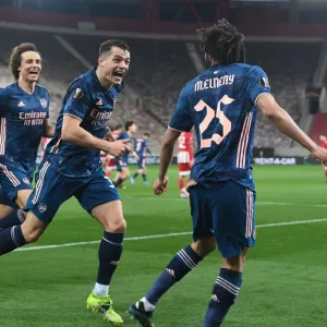 Arsenal's Elneny and Xhaka Celebrate Goals in Empty Karaiskakis Stadium during Olympiacos Clash in Europa League