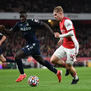 Arsenal's Emile Smith Rowe Clashes with Aston Villa's Axel Tuanzebe in Premier League Showdown Arsenal's Emile Smith Rowe Clashes with Aston Villa's Axel Tuanzebe in Premier League Showdown