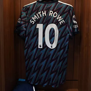 Arsenal's Emile Smith Rowe Jersey in Brentford Changing Room - Premier League 2021-22