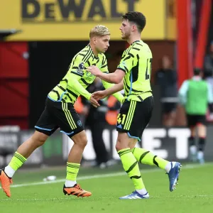 Arsenal's Emile Smith Rowe Replaces Declan Rice in AFC Bournemouth Clash (2023-24) Arsenal's Emile Smith Rowe Replaces Declan Rice in AFC Bournemouth Clash (2023-24)