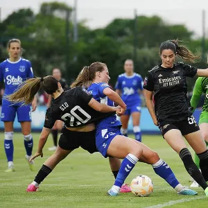 Arsenal's Freya Godfrey Fends Off Everton's Pressure in FA Women's Super League Clash Arsenal's Freya Godfrey Fends Off Everton's Pressure in FA Women's Super League Clash