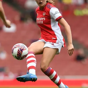 Arsenal's Frida Maanum in Action: Arsenal Women vs. Chelsea Women, Mind Series 2021-22