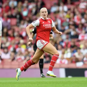Arsenal's Frida Maanum Stars in Thrilling Derby: Arsenal Women vs. Tottenham Hotspur at Emirates Stadium Arsenal's Frida Maanum Stars in Thrilling Derby: Arsenal Women vs. Tottenham Hotspur at Emirates Stadium