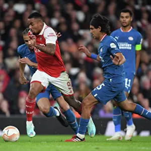 Arsenal's Gabriel Jesus Outmaneuvers PSV's Erick Gutierrez in Europa League Clash