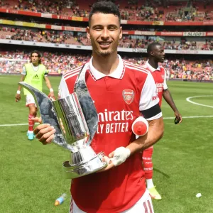 Arsenal's Gabriel Martinelli Lifts Emirates Cup After Arsenal vs Sevilla Friendly Arsenal's Gabriel Martinelli Lifts Emirates Cup After Arsenal vs Sevilla Friendly