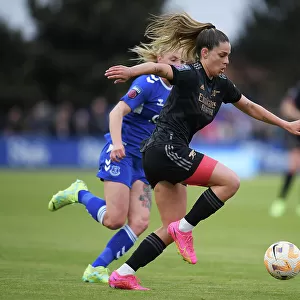 Arsenal's Gio Queiroz Faces Off Against Everton's Lucy Hope in FA Women's Super League Clash