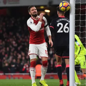 Arsenal's Giroud Shines in Premier League Clash Against Huddersfield Arsenal's Giroud Shines in Premier League Clash Against Huddersfield