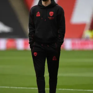 Arsenal's Hector Bellerin Gears Up for Arsenal v Tottenham Premier League Clash