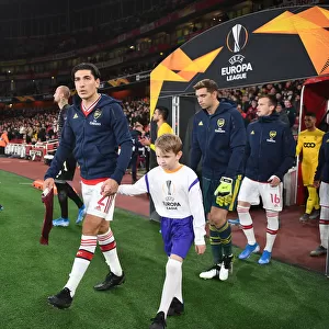 Arsenal's Hector Bellerin Leads Team Out in Europa League Match against Standard Liege
