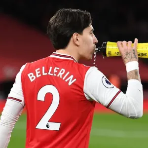 Arsenal's Hector Bellerin Prepares for Arsenal v Brighton & Hove Albion in Premier League Arsenal's Hector Bellerin Prepares for Arsenal v Brighton & Hove Albion in Premier League