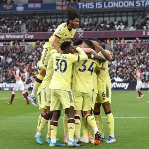 Arsenal's Holding Scores Dramatic Late Goal Against West Ham in Premier League Showdown