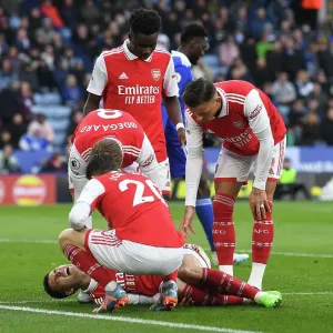 Arsenal's Injured Martinelli and Team Mates Amid Leicester Battle Arsenal's Injured Martinelli and Team Mates Amid Leicester Battle