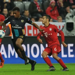 Arsenal's Iwobi Overpowers Thiago in Champions League Clash Arsenal's Iwobi Overpowers Thiago in Champions League Clash