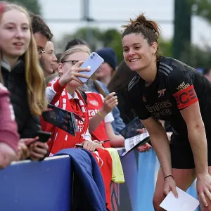 Arsenal's Jennifer Beattie Greets Fan after Everton Clash in FA Women's Super League (2022-23) Arsenal's Jennifer Beattie Greets Fan after Everton Clash in FA Women's Super League (2022-23)