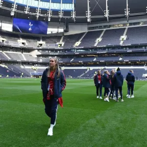 Arsenal's Jill Roord Gears Up for Tottenham Hotspur Clash in FA WSL Arsenal's Jill Roord Gears Up for Tottenham Hotspur Clash in FA WSL