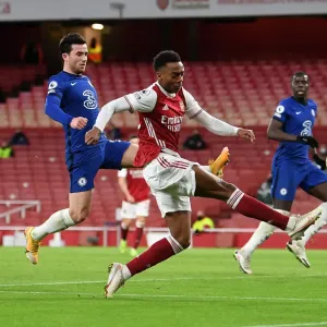 Arsenal's Joe Willock Faces Off Against Chelsea's Ben Chilwell in Intense Premier League Showdown