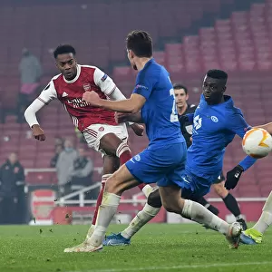 Arsenal's Joe Willock Faces Pressure from Molde Defenders in Europa League Clash