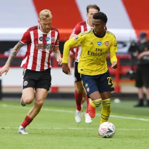 Arsenal's Joe Willock Outmaneuvers Sheffield United's Olivier McBurnie in FA Cup Quarterfinal