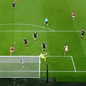 Arsenal's Joe Willock Scores Second Goal Against Dundalk in Empty Emirates Stadium, UEFA Europa League 2020-21 Arsenal's Joe Willock Scores Second Goal Against Dundalk in Empty Emirates Stadium, UEFA Europa League 2020-21