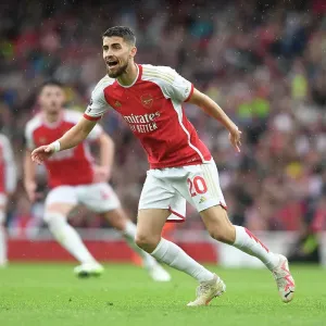 Arsenal's Jorginho Shines: Arsenal FC Dominates Fulham FC in 2023-24 Premier League Opener