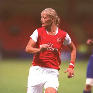 Arsenal's Katie Chapman Scores in 3:0 FA Community Shield Victory over Everton (2006)