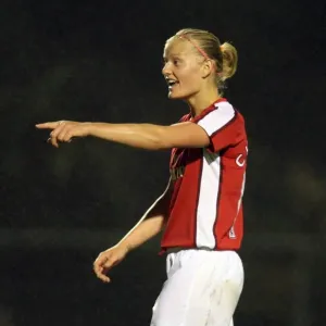 Arsenal's Katie Chapman Scores in 7-2 Victory Over FC Zurich in UEFA Cup Arsenal's Katie Chapman Scores in 7-2 Victory Over FC Zurich in UEFA Cup