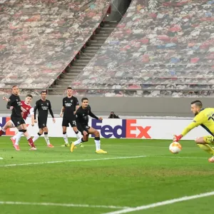 Arsenal's Kieran Tierney Scores in Europa League Victory over SL Benfica Arsenal's Kieran Tierney Scores in Europa League Victory over SL Benfica