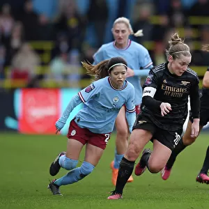 Arsenal's Kim Little Faces Off Against Manchester City's Yui Hasegawa in FA Women's Super League Clash