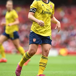 Arsenal's Kim Little Goes Head-to-Head with FC Bayern Munich at Emirates Cup
