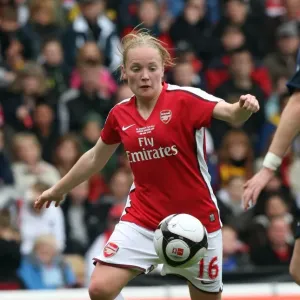 Arsenal's Kim Little Lifts FA Cup: Arsenal Ladies 2:1 Sunderland WFC, FA Cup Final, Pride Park, Derby, 2009