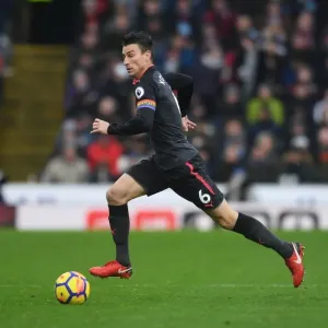 Arsenal's Koscielny Focuses Amid Burnley's Turf (2017-18) Arsenal's Koscielny Focuses Amid Burnley's Turf (2017-18)