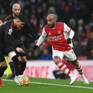 Arsenal's Lacazette Faces Off Against Southampton's Livermore in Premier League Clash