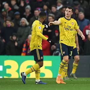 Arsenal's Lacazette Transfers Captain Armband to Xhaka vs Crystal Palace (2019-20)