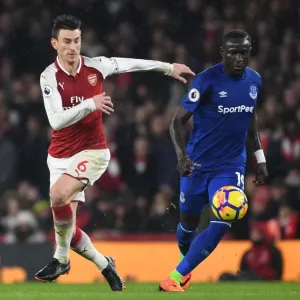 Arsenal's Laurent Koscielny Clashes with Everton's Oumar Niasse in Premier League Showdown