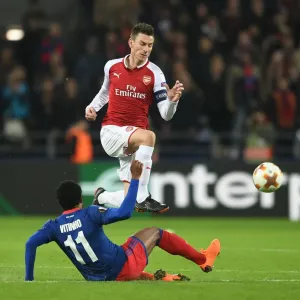 Arsenal's Laurent Koscielny Outmaneuvers Vitinho in UEFA Europa League Quarterfinal Clash