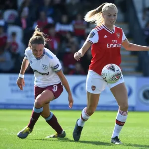 Arsenal's Leah Williamson in Action: Arsenal Women vs. West Ham United (2019-20 WSL)